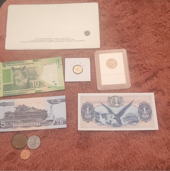 Assorted Currency Collection - Picture 4 of 9